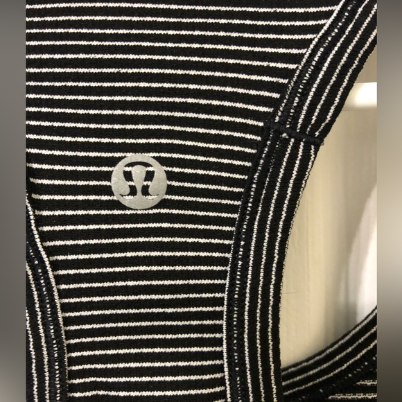 Lululemon swiftly tech black and white stripe tank - Picture 4 of 7